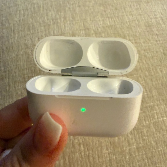 AIRPOD 2 CASE - Picture 1 of 3